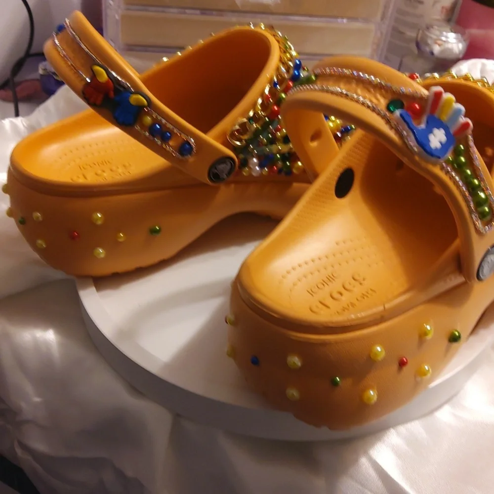 Custom CROCS size 9 AUTISM IMSPIRED NWOT - Picture 5 of 6
